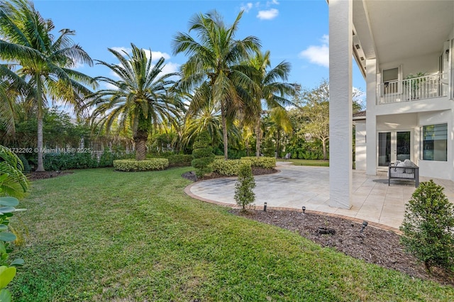 view of yard with a patio area