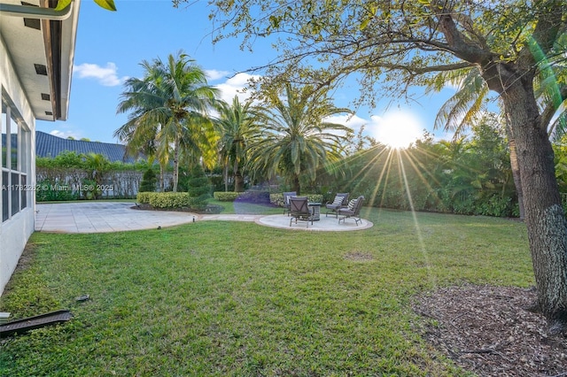 view of yard featuring a patio area