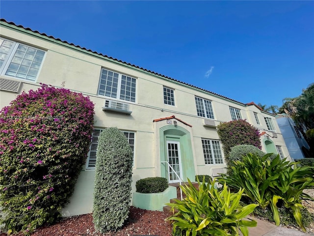 view of mediterranean / spanish-style home