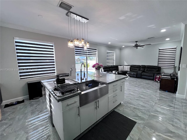 8654 W 33rd Ave, Hialeah, FL 33018 - kitchen featuring a sink, crown molding, marble finish flooring, a center island with sink, and baseboards