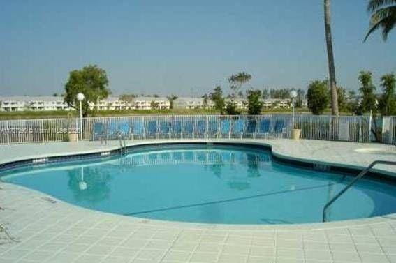 3437 NW 44th St Unit 102, Oakland Park, FL 33309 - view of community pool