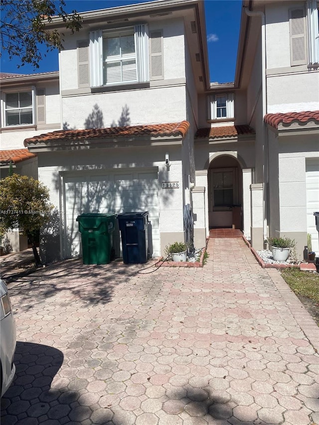 view of front of house featuring a garage