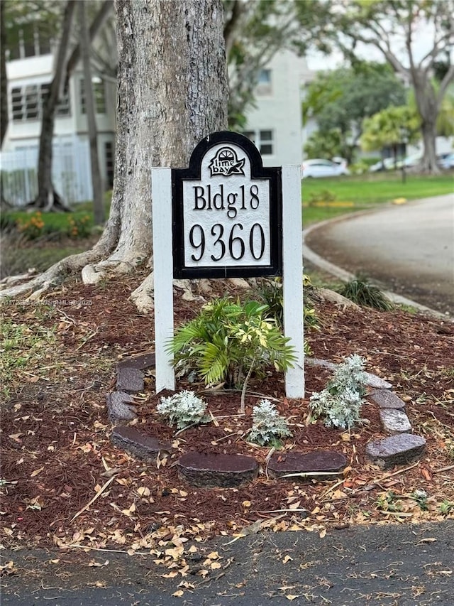 view of community / neighborhood sign