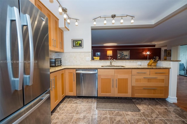 6619 Burning Wood Dr Unit 274, Boca Raton, FL 33433 - kitchen featuring stainless steel appliances, a sink, a peninsula, and tasteful backsplash