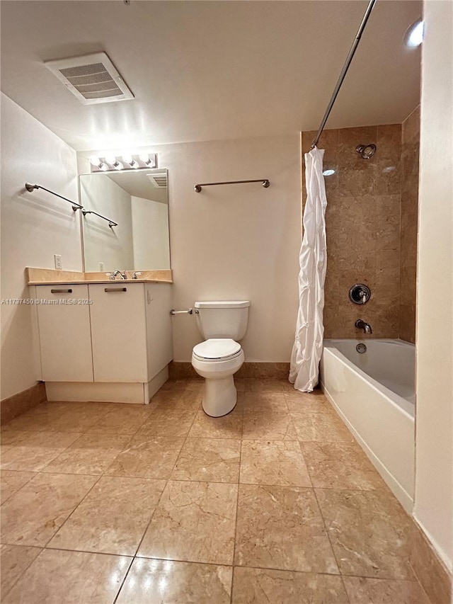 bathroom with visible vents, toilet, shower / bath combo with shower curtain, vanity, and baseboards