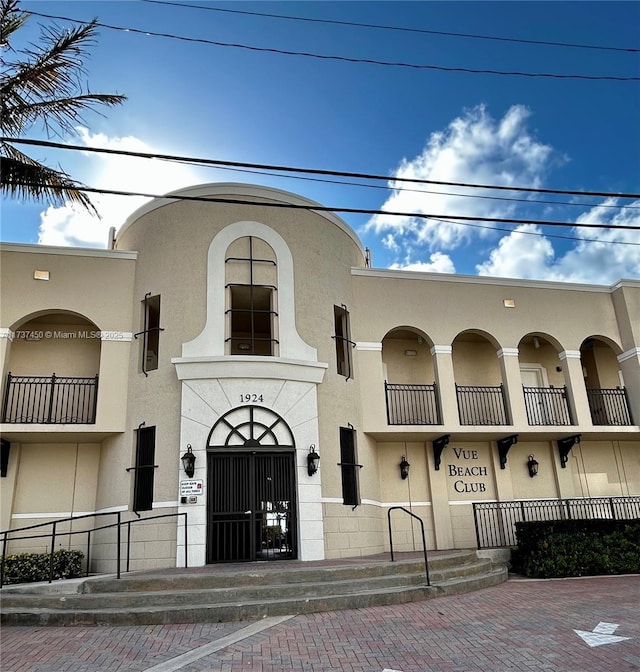 view of front of property featuring fence and stucco siding