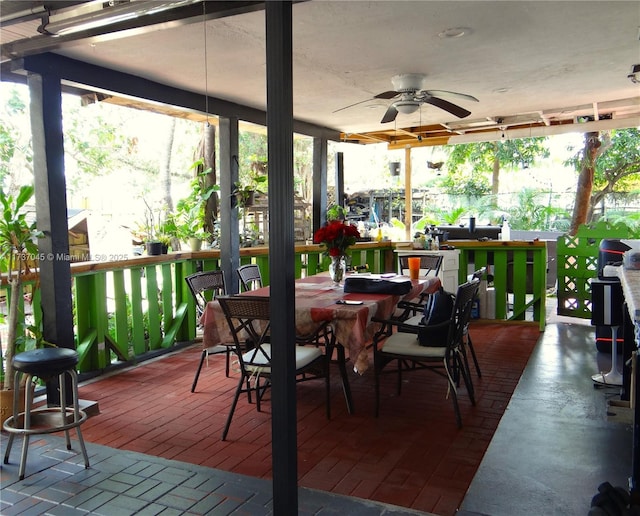 sunroom featuring ceiling fan