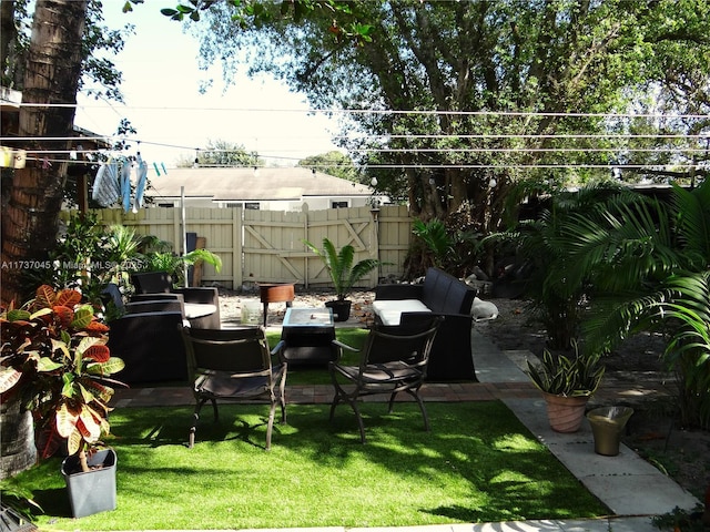 view of yard featuring a patio area