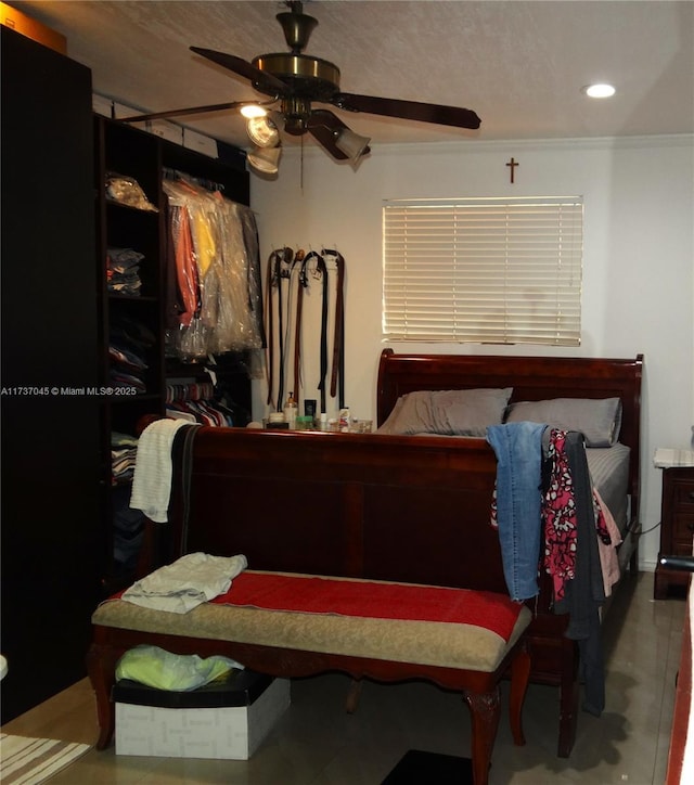 bedroom with ceiling fan