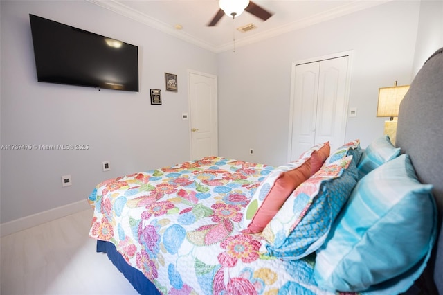 bedroom with ornamental molding, a closet, ceiling fan, and light wood-type flooring