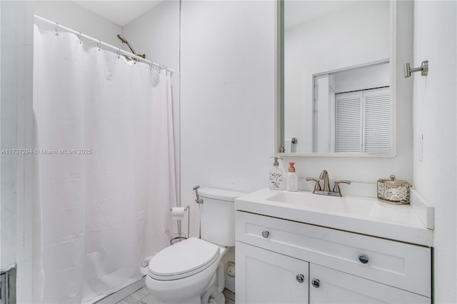 bathroom with vanity, toilet, and a shower with shower curtain