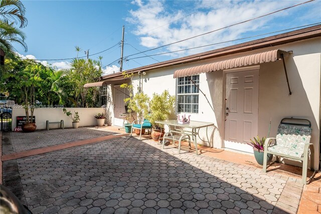 2039 SW 17th St, Miami, FL 33145 - view of patio