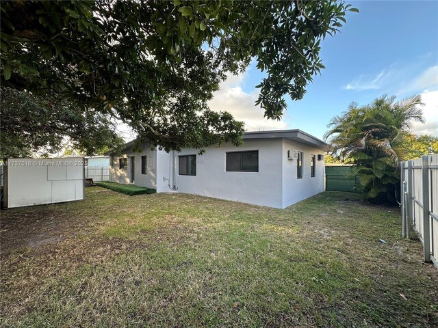 860 NW 171st St, Miami Gardens, FL 33169 - back of property featuring a yard