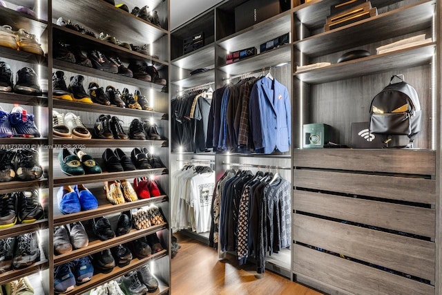 walk in closet with light wood-type flooring