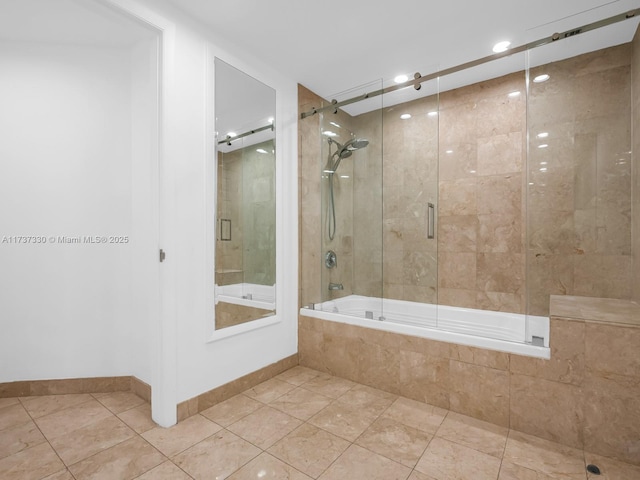 bathroom with combined bath / shower with glass door