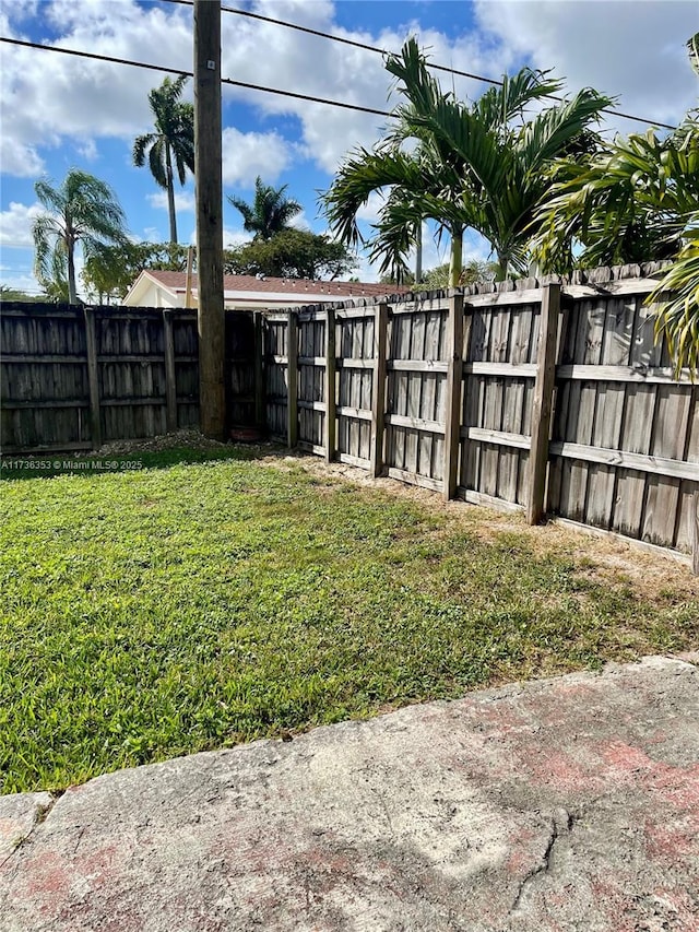 view of yard featuring fence