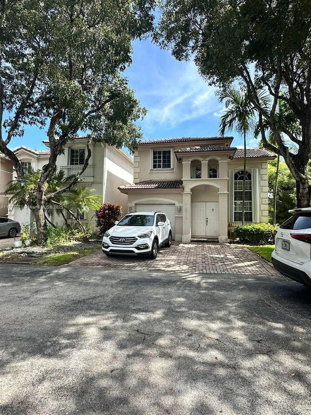 view of front facade with a garage