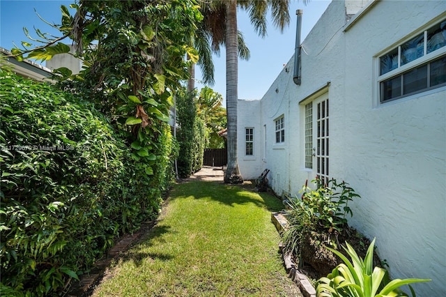 2424 Prairie Ave, Miami Beach, FL 33140 - view of yard
