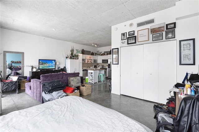 bedroom with a closet