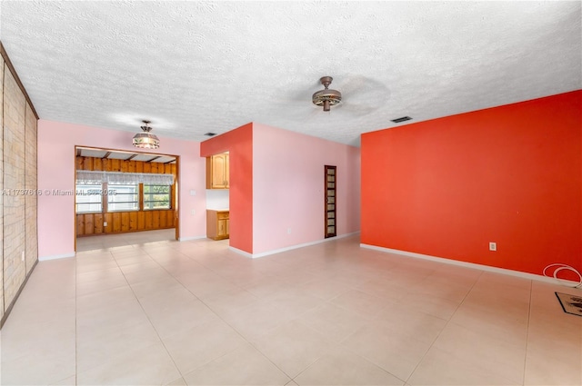 spare room with ceiling fan and a textured ceiling