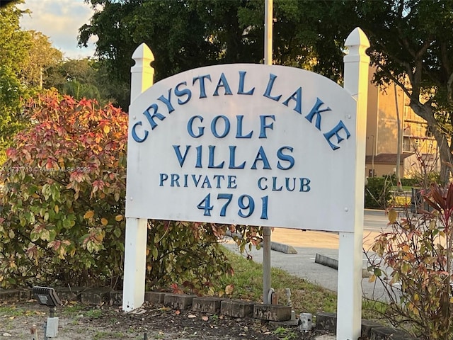 view of community / neighborhood sign