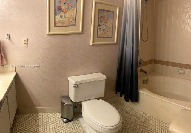 full bath with shower / bath combo, baseboards, toilet, tile patterned flooring, and vanity