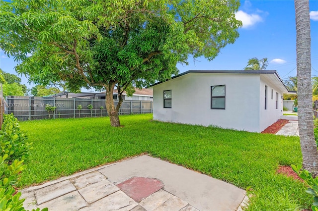 view of yard with a patio