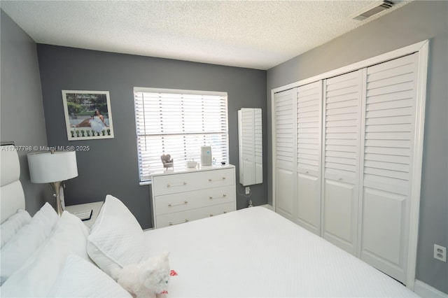 bedroom featuring a closet and a textured ceiling