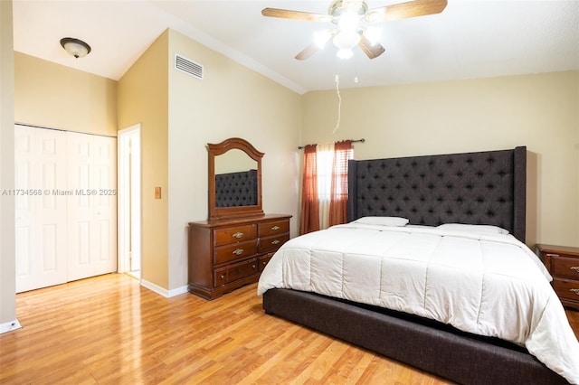 bedroom featuring light wood finished floors, a ceiling fan, visible vents, and baseboards