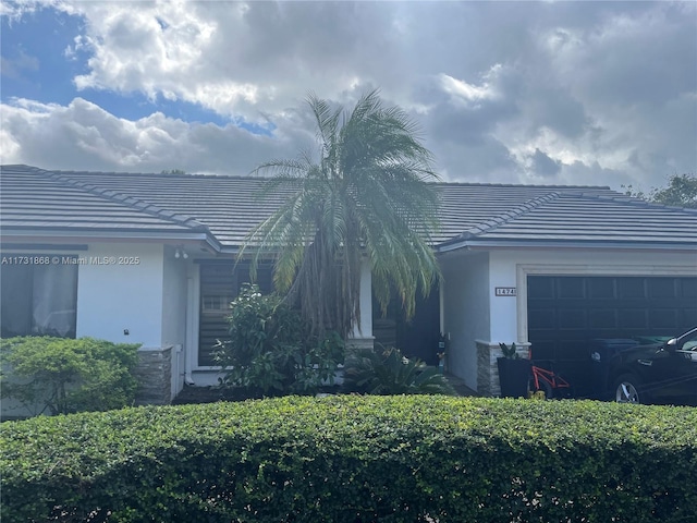 single story home featuring a garage