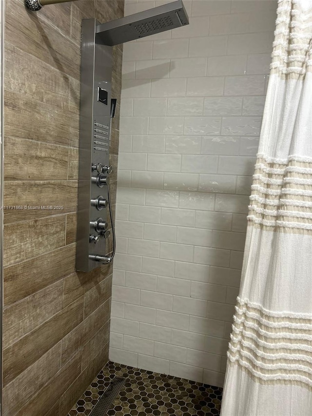 bathroom featuring a shower with curtain