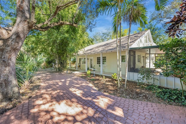 view of front of property