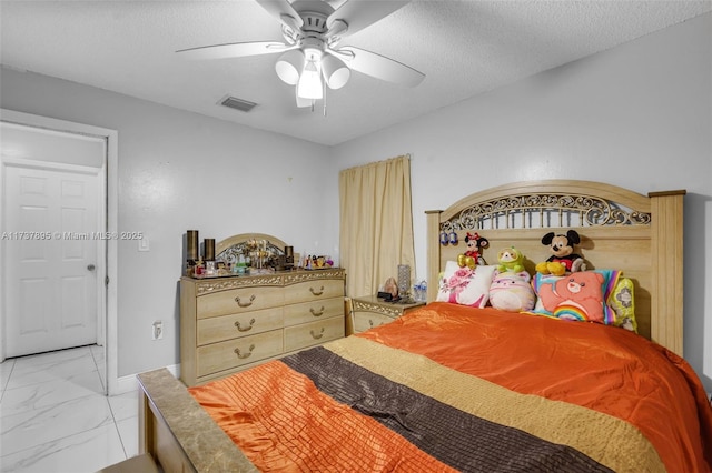 bedroom featuring ceiling fan and a textured ceiling