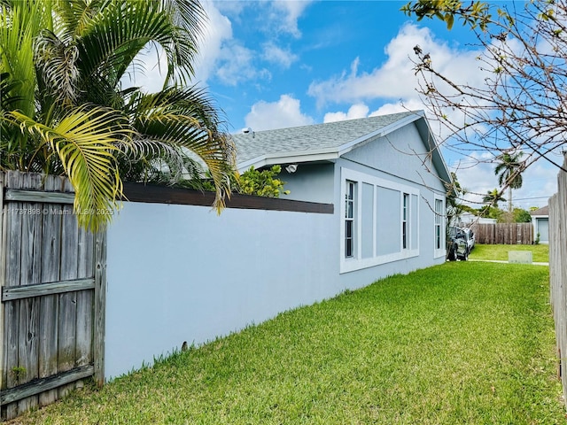 view of side of property featuring a lawn