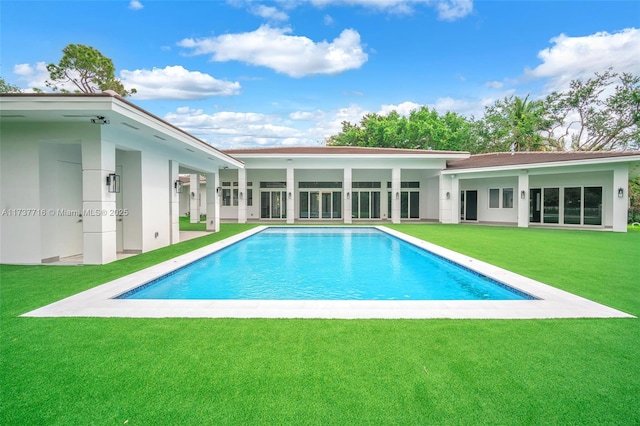 view of swimming pool featuring a lawn