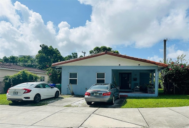 view of front of house featuring a front yard