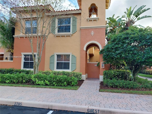 view of mediterranean / spanish-style home