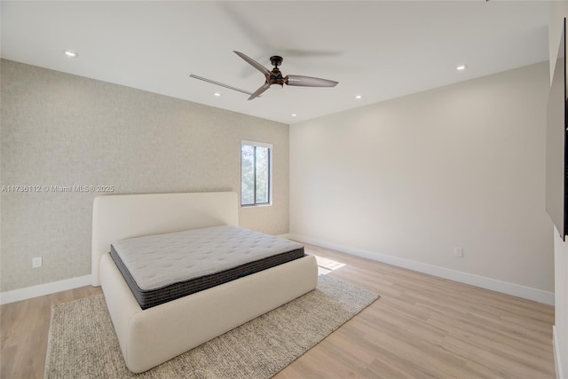 bedroom with baseboards, light wood-style flooring, ceiling fan, and recessed lighting