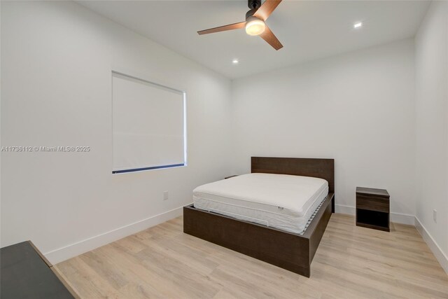 bedroom featuring baseboards, light wood-style flooring, recessed lighting, and a ceiling fan