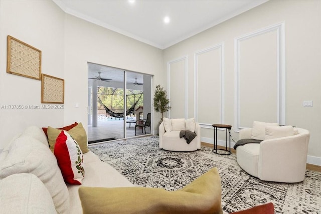 sitting room with crown molding