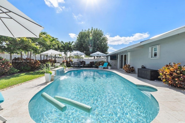 view of pool featuring a patio and pool water feature