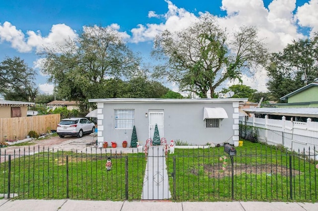 view of front facade featuring a front yard