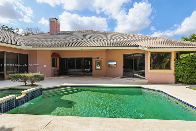 view of pool with an in ground hot tub, ceiling fan, and a patio area