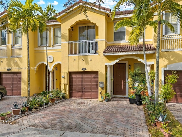 view of front of home featuring a garage