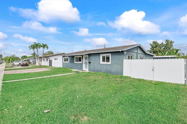 single story home featuring a front yard