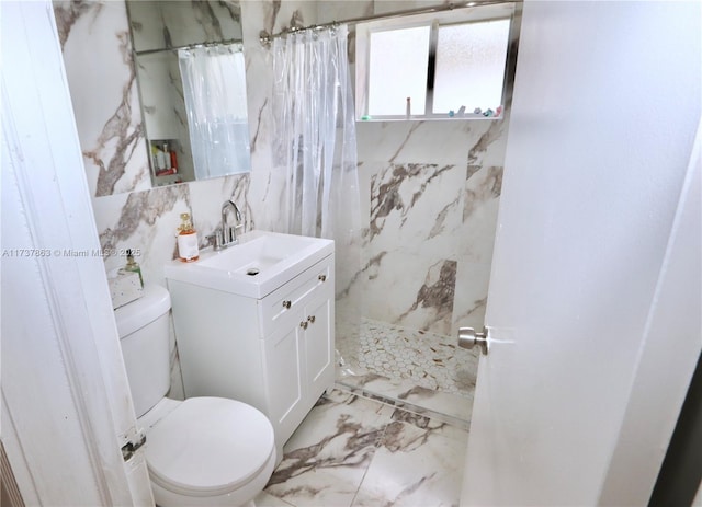 bathroom featuring toilet, a shower with curtain, marble finish floor, vanity, and backsplash