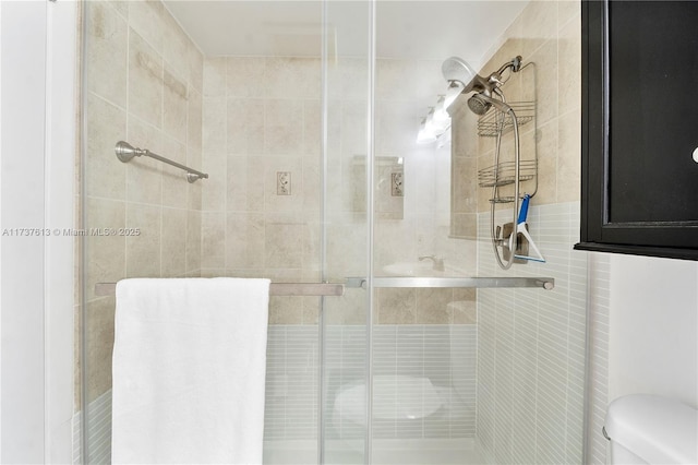143 Oakridge J 143, Deerfield Beach, FL 33442 - bathroom with a shower stall and toilet