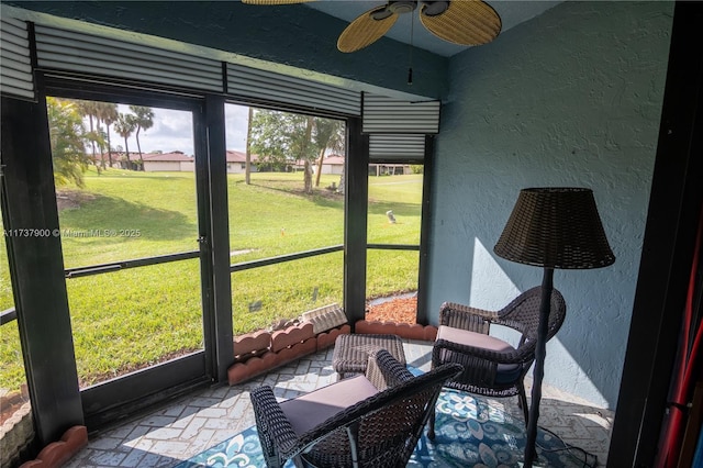 sunroom with ceiling fan