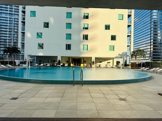 view of swimming pool