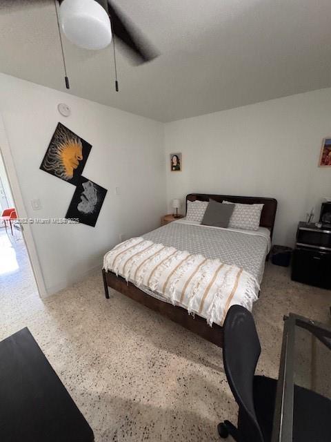 bedroom featuring a ceiling fan